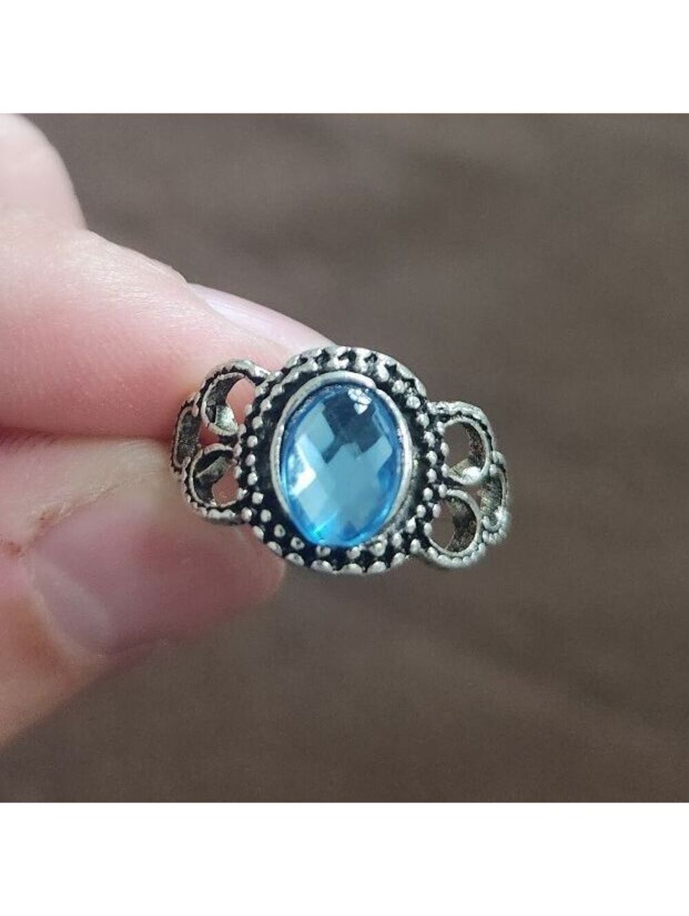 Vintage Style Silver Ring with Blue Oval Gemstone Size 6.5